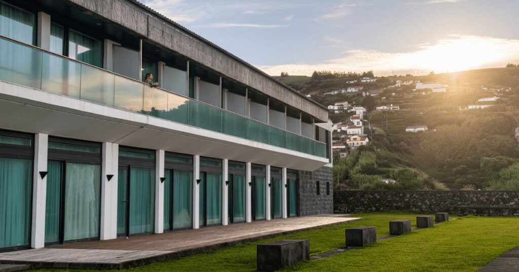 Ocean Cliff Hotel hotel photograph
